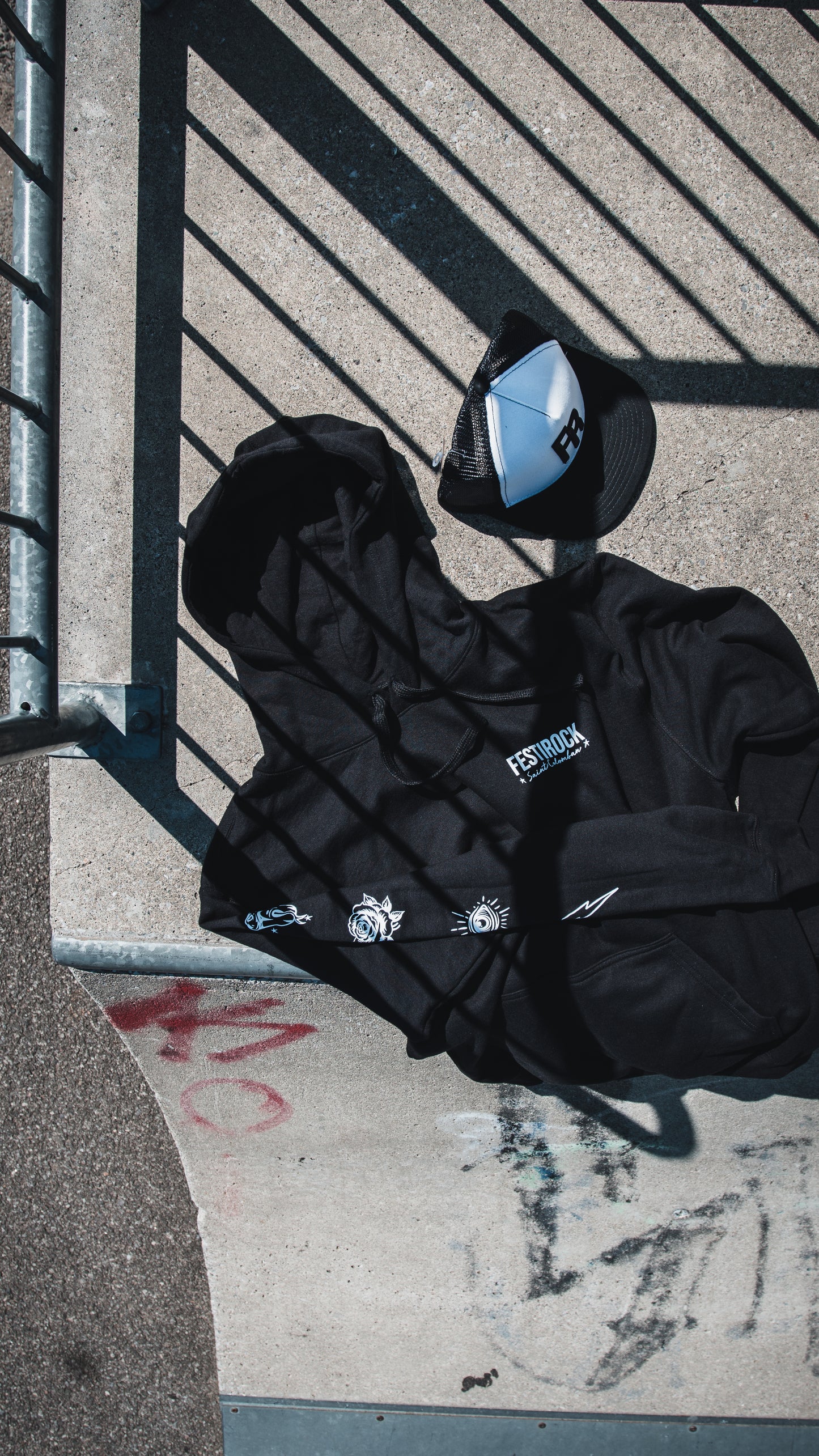 Chandail à capuchon noir - FestiRock